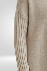 Sweter Damski Oversize z Golfem — asymetryczny Dół i Prążkowane Mankiety