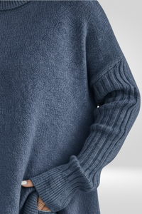 Sweter Damski Oversize z Golfem — asymetryczny Dół i Prążkowane Mankiety